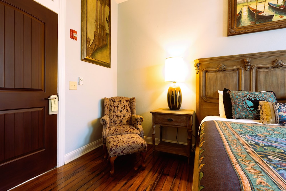 Oak Tree Hotel 36/80
