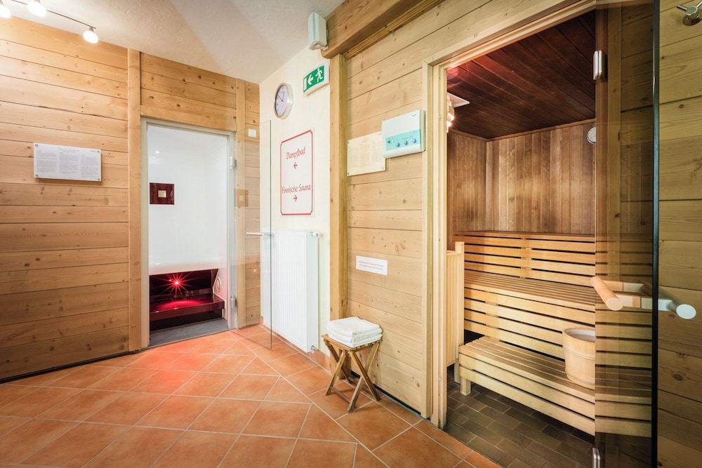 HOTEL SCHOENEGG 25/50
