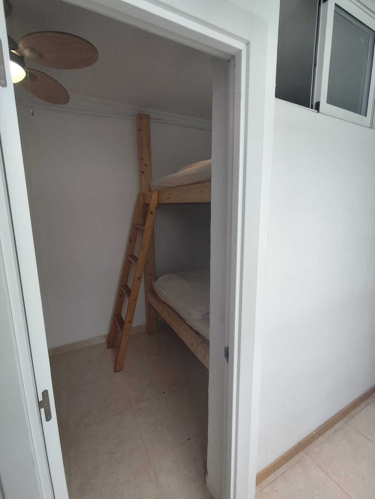 Avocado Surf Hostel 21/50