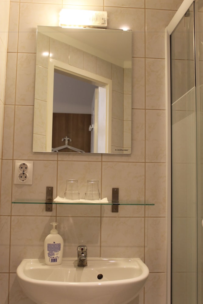 Omega Guesthouse Budapest 48/50