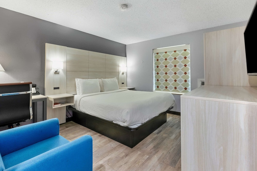 Days Inn by Wyndham Savannah Gateway I-95 16/27