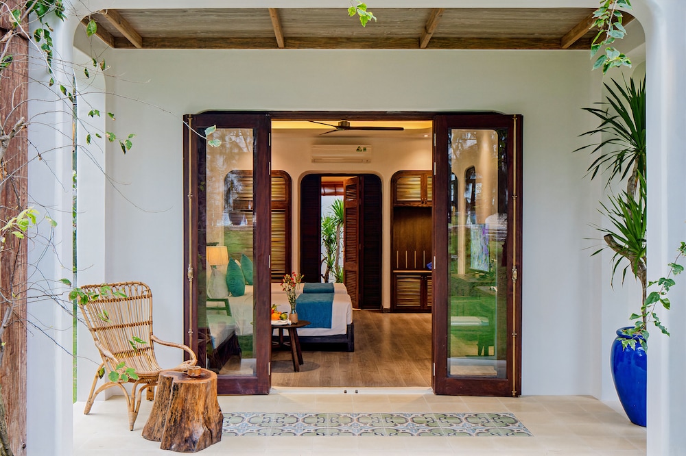 Stelia Beach Resort 4/50