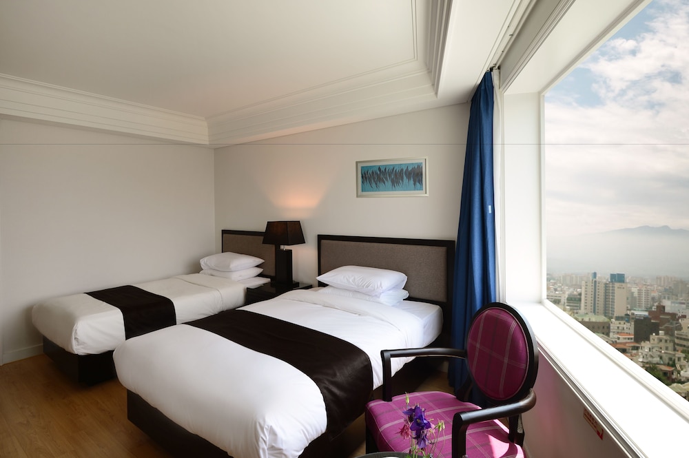 Jeju Oriental Hotel & Casino 15/65