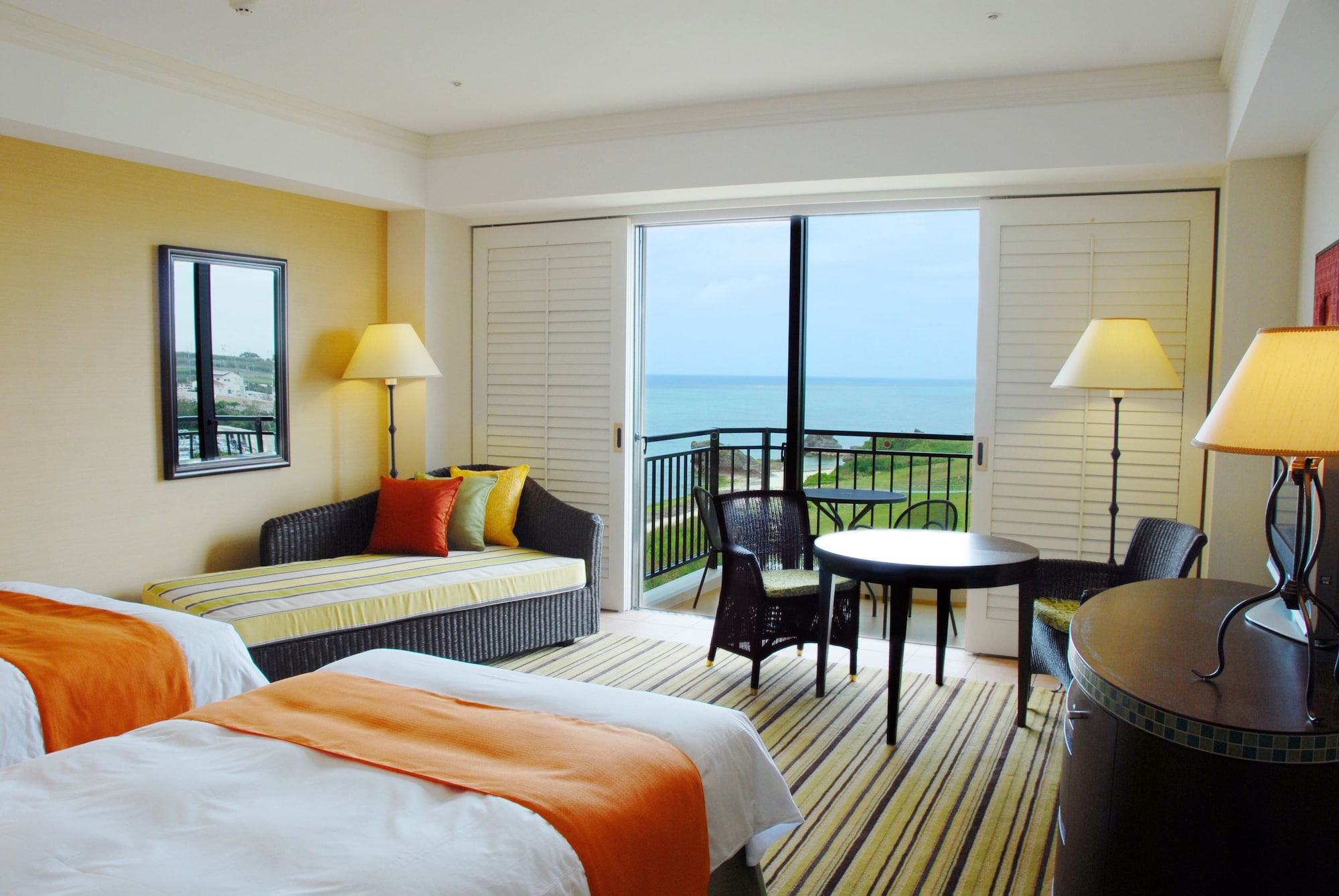 Superior Ocean Patio Twin (43sqm)