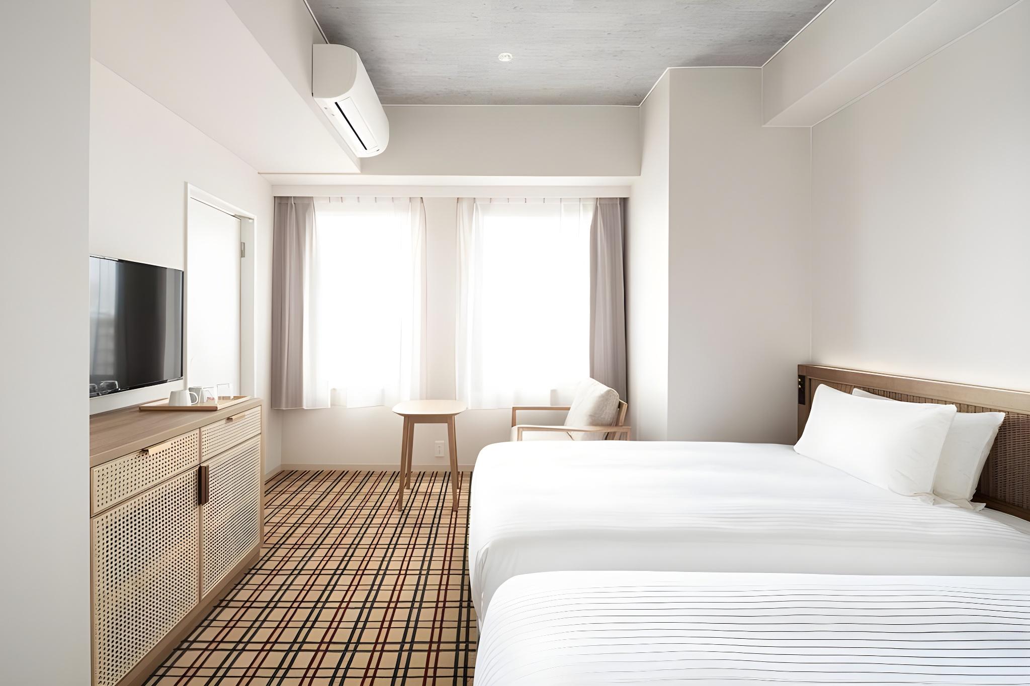 ADJOINING, FAMILY, QUADRUPLE, TWIN BEDS