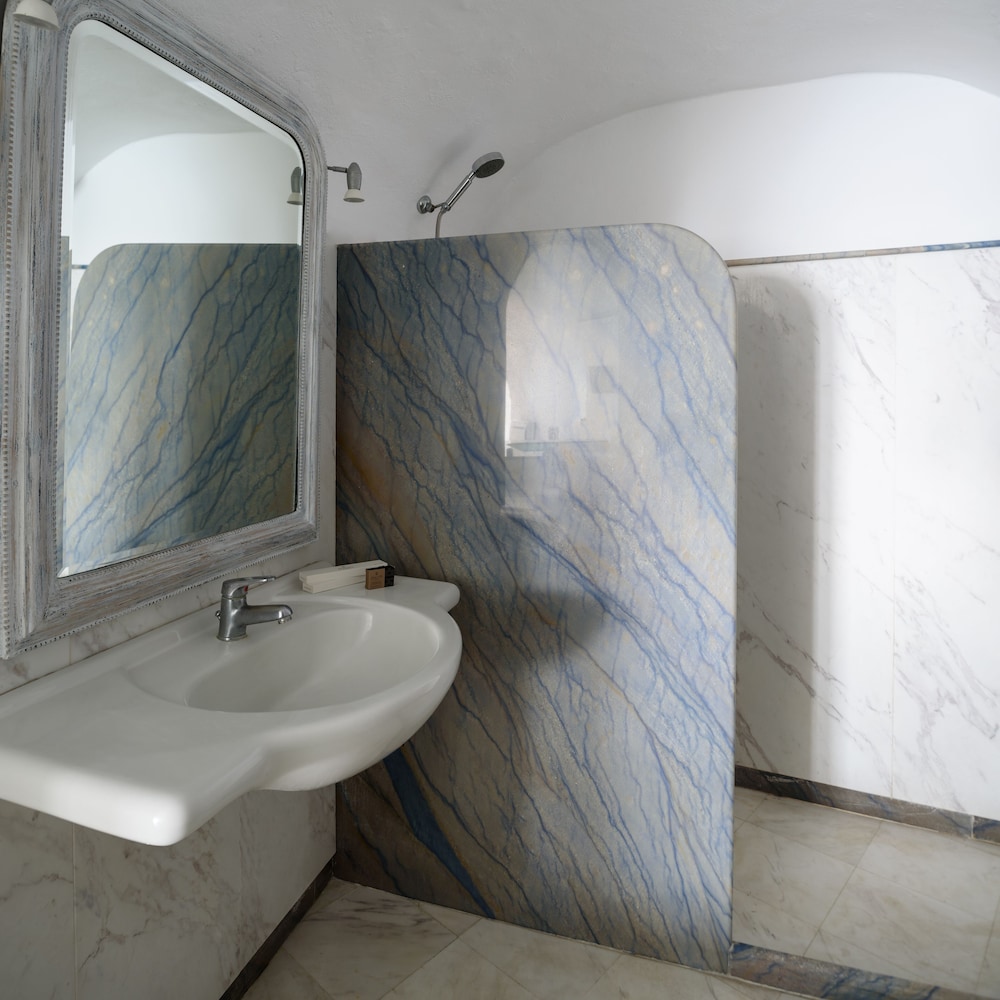 Cave, Honeymoon, Suite, Double Bed, Caldera View, 2 Jetted Tub