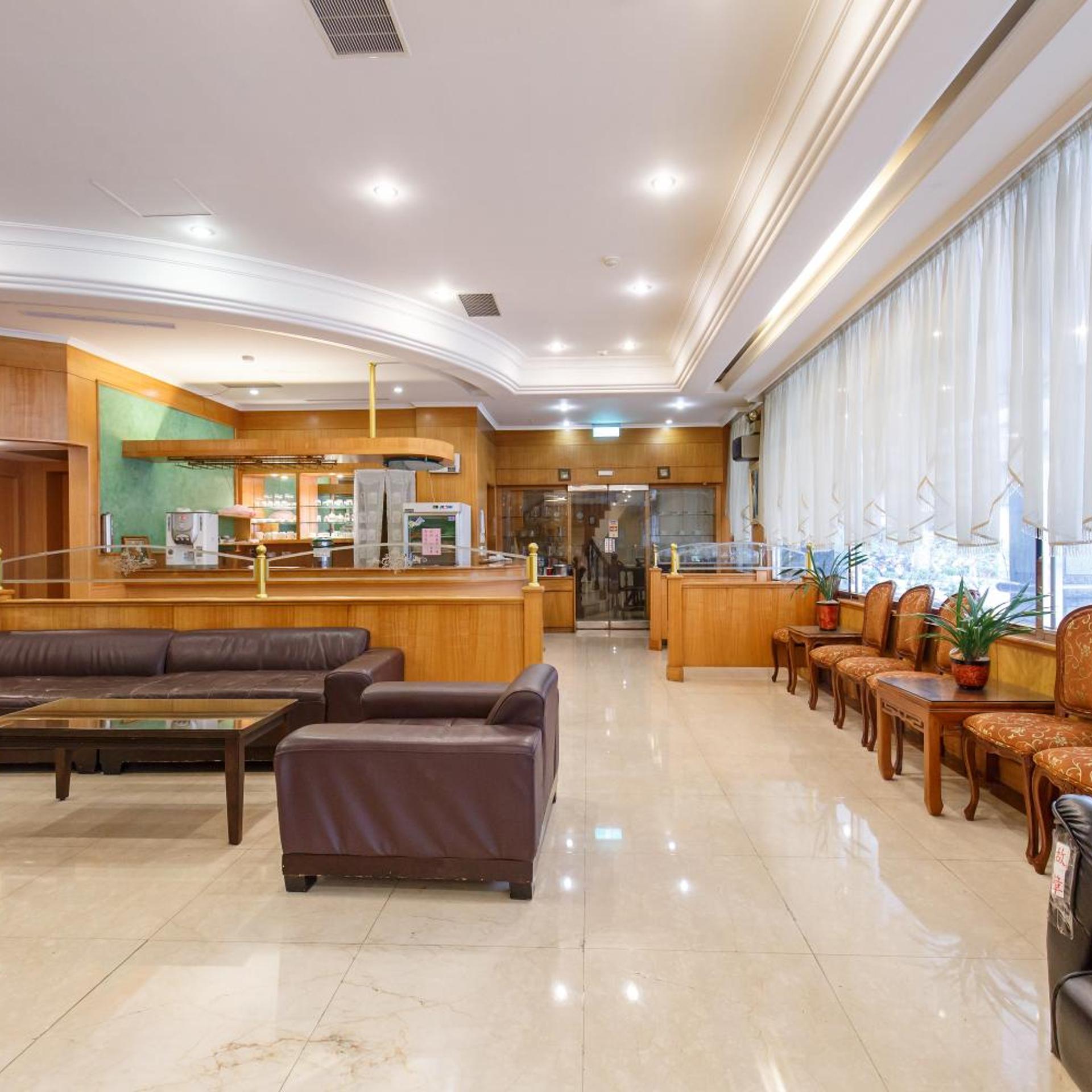 Champion Hotel 10/50