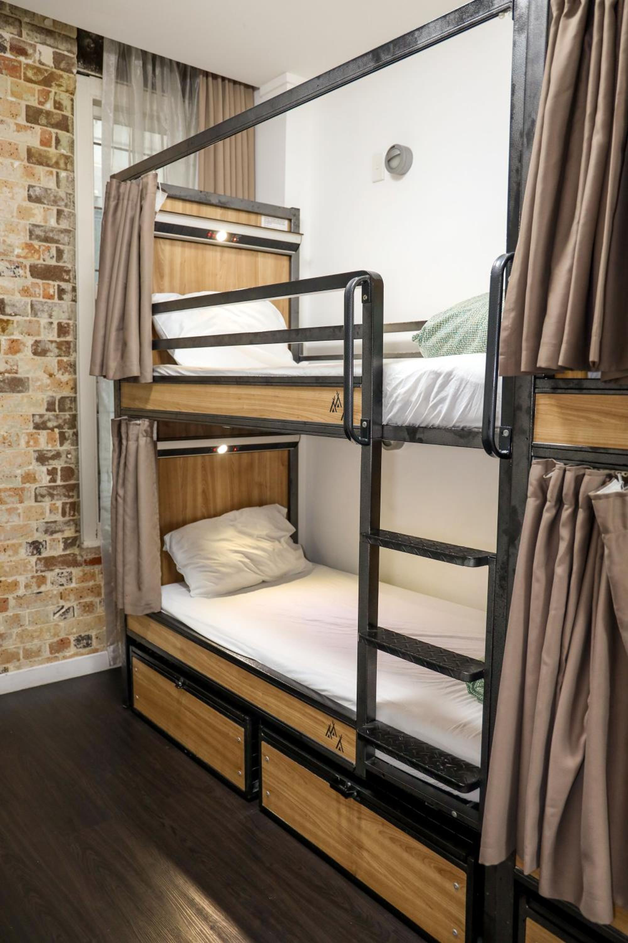Mixed Dorm, Single, 10 Bunk Beds