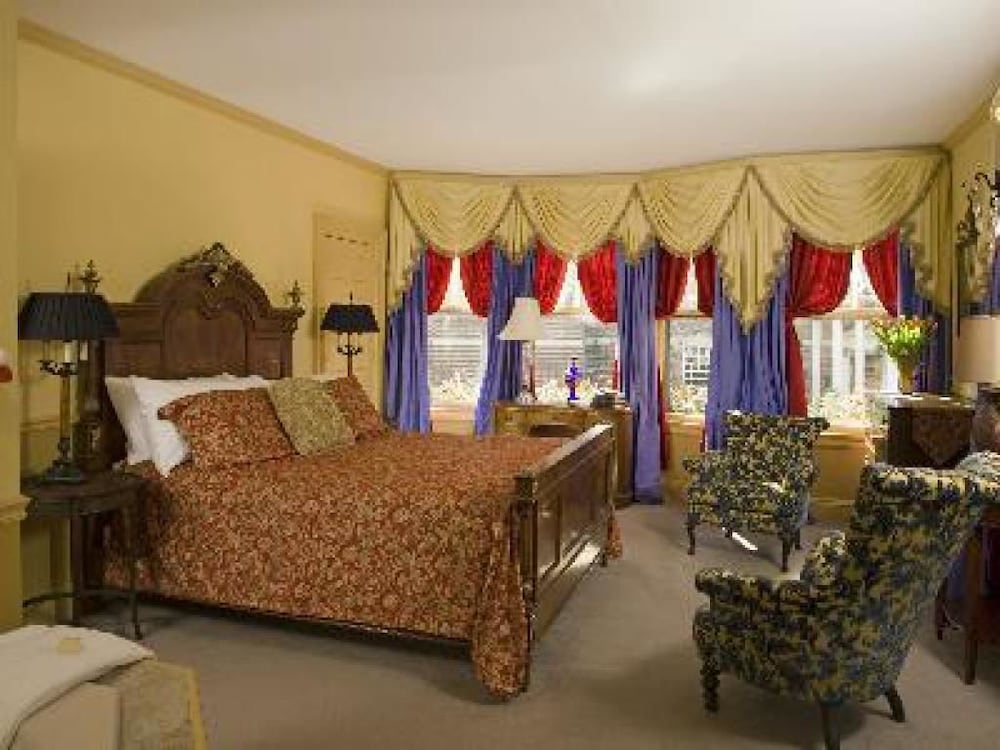 Hydrangea House Inn 4/22