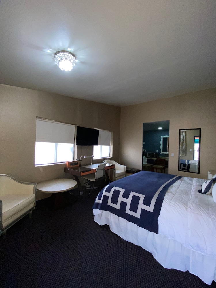 Crown Motel 29/66