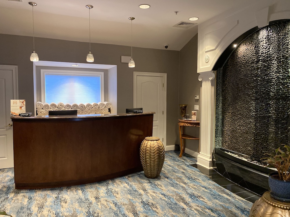 Waters Edge Resort Spa 6/50