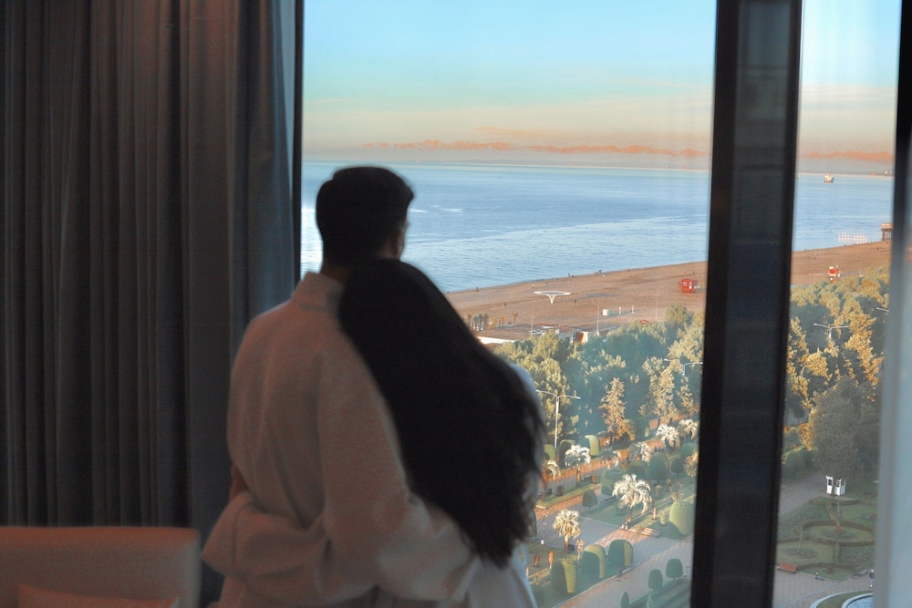 MiraMar Luxury Residences 77/86