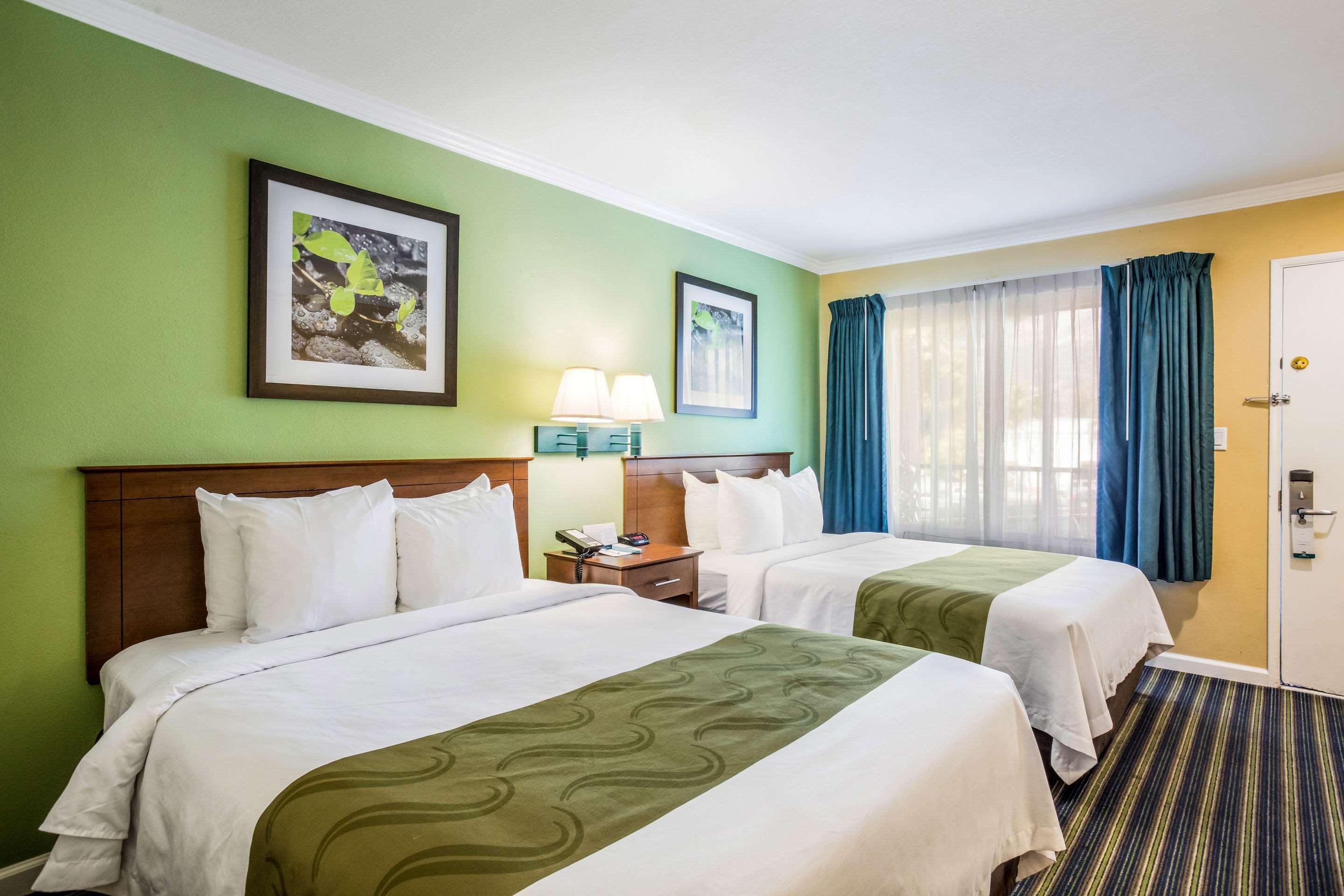 Hotel Santa Barbara, CA 12/44