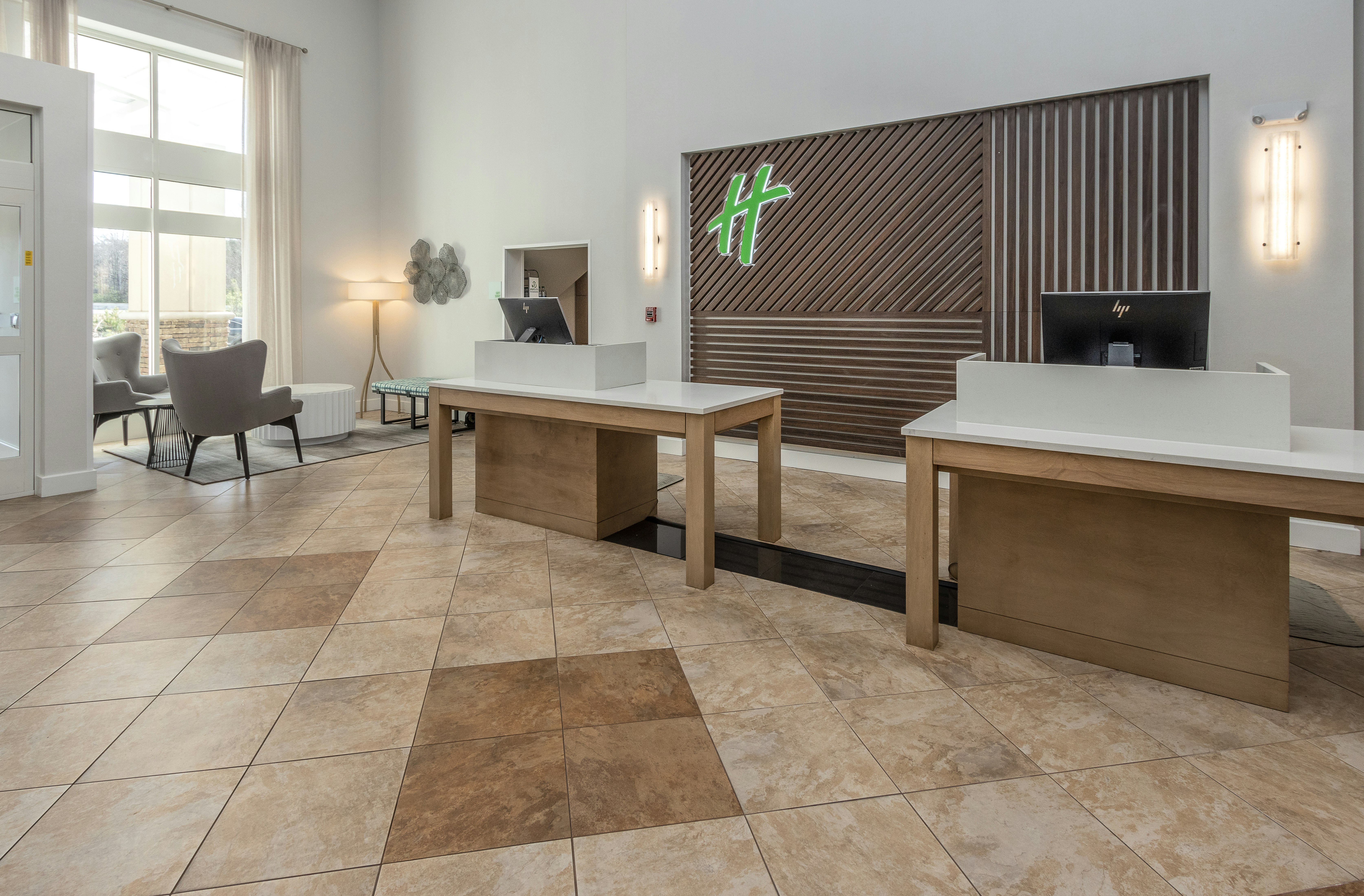 Holiday Inn Suites Memphis Wolfchase Galleria 19/79