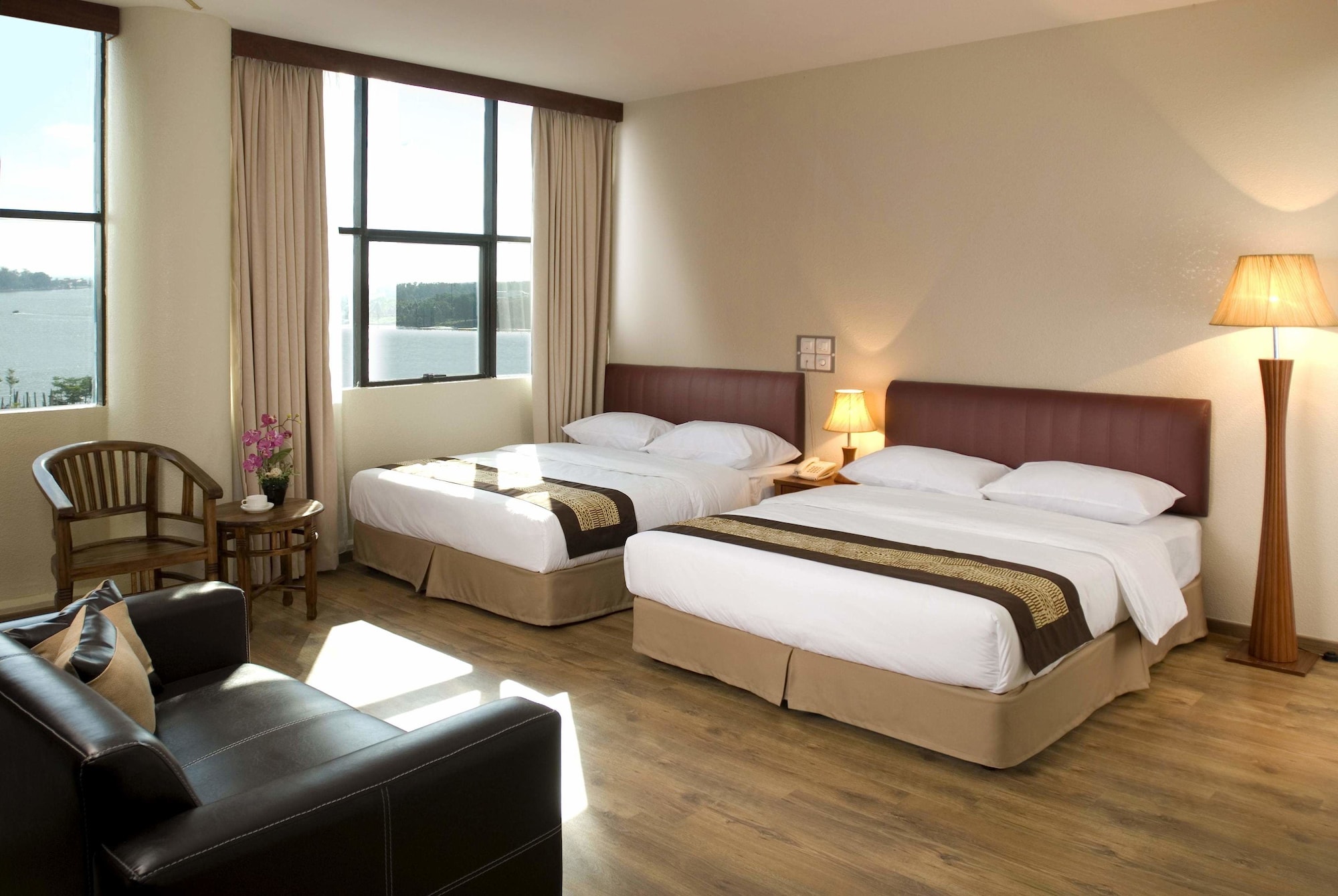 غرفة عائلية بسريرين كوين