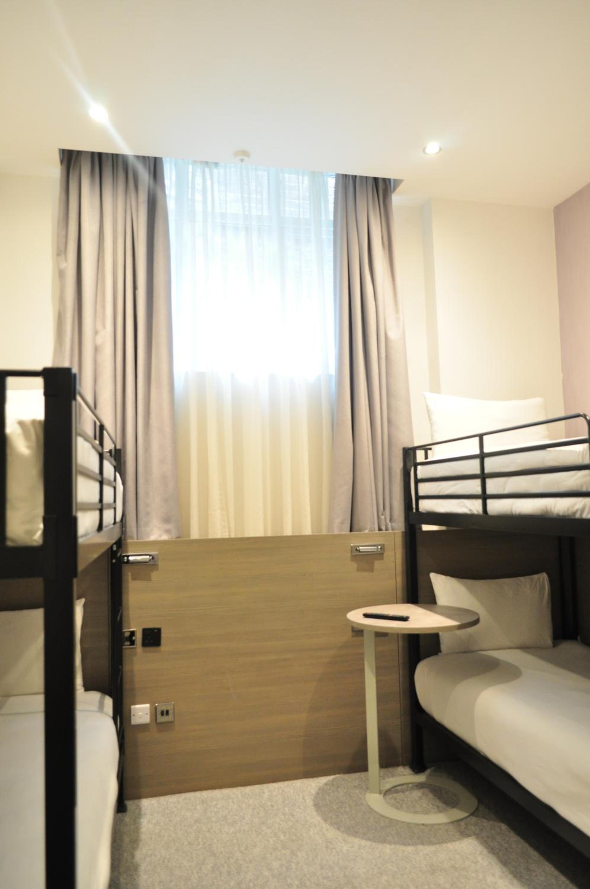 غرفة عائلية بسرير مزدوج، Heeton Concept Hotel - Kensington London 4/10