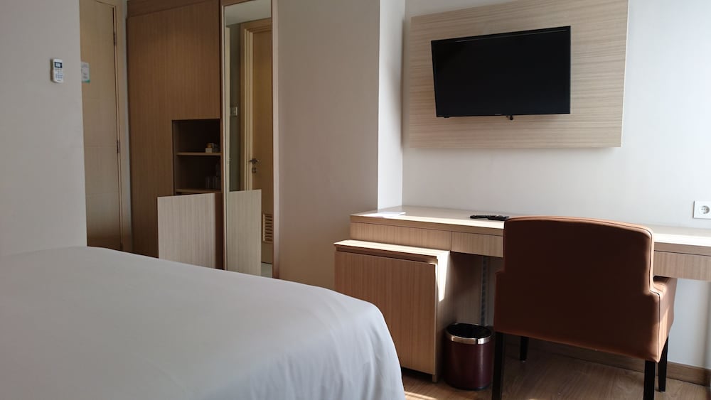 AYAKA SUITES 16/70