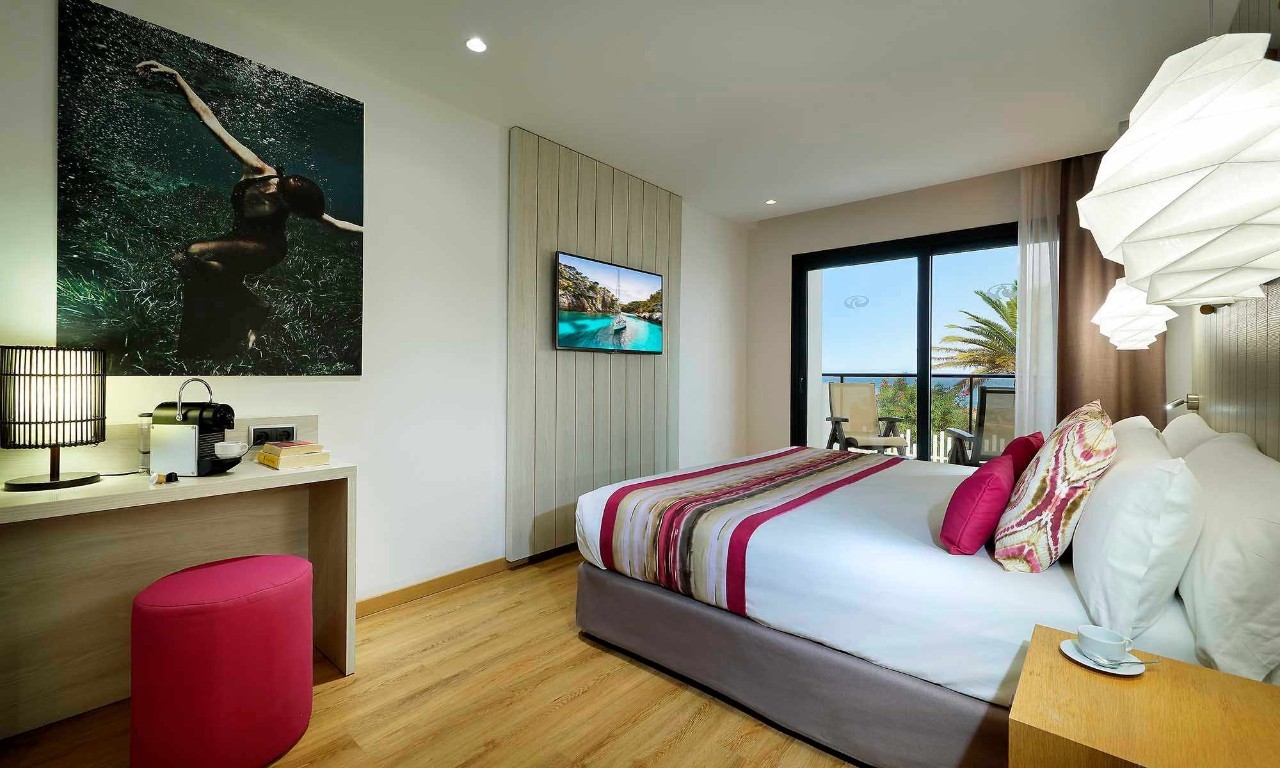 Room, Single, Double Bed, Sea Front