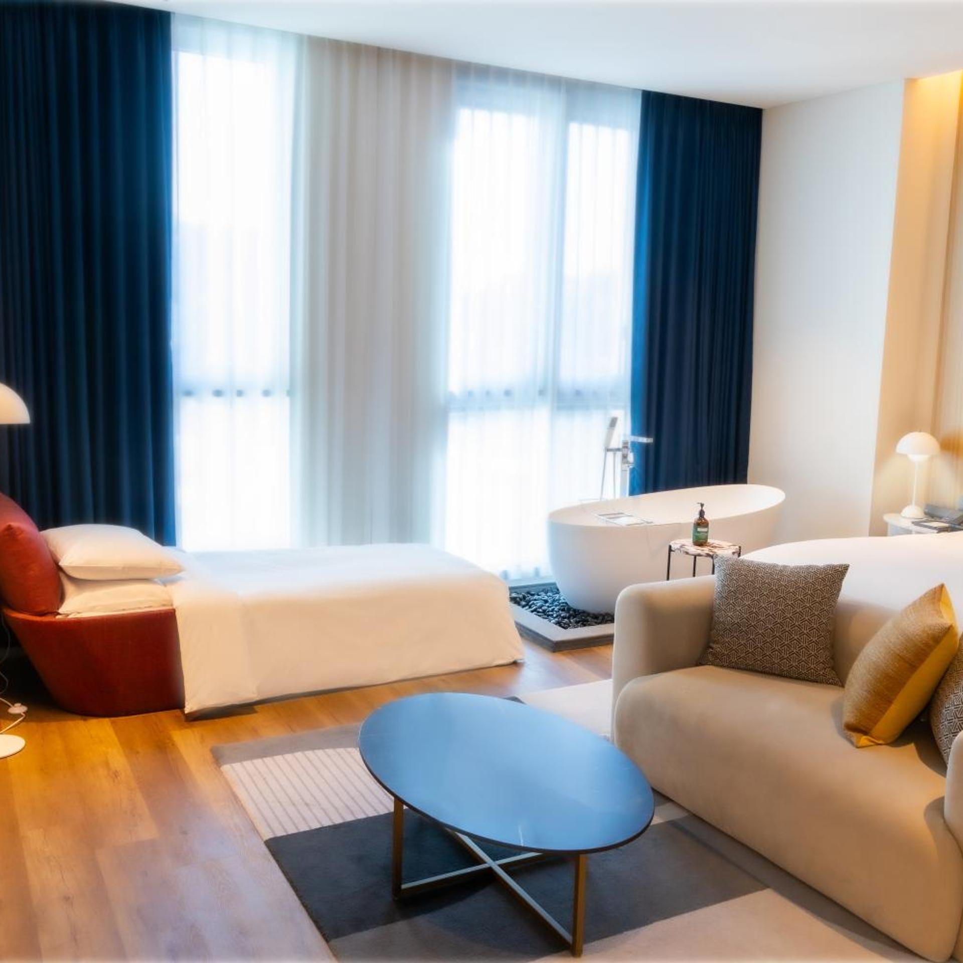 جناح فاخر بسرير كينج بإطلالة بحوض استحمام، voco Seoul Gangnam, an IHG Hotel 9/9