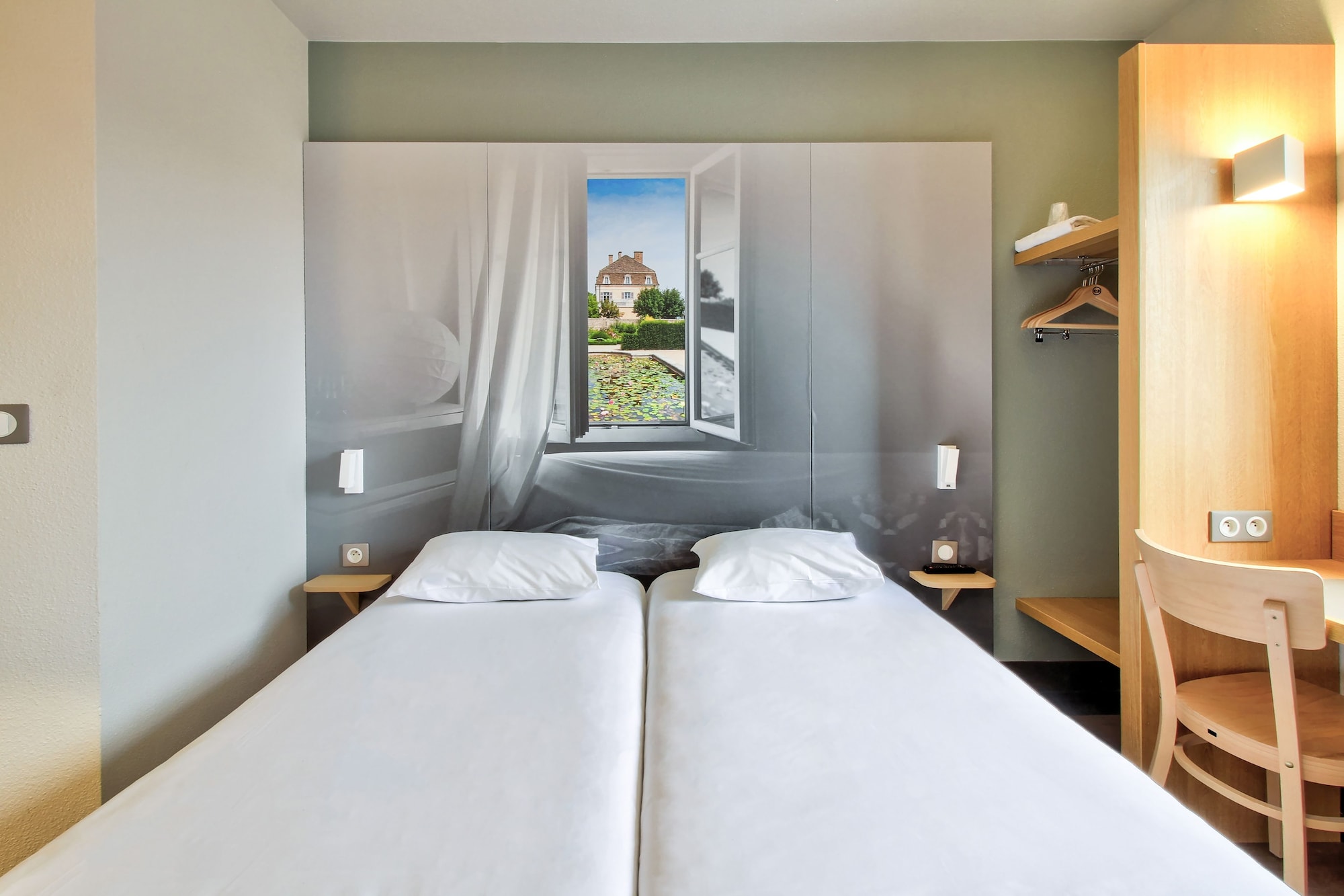 ROOM, TWIN BEDS