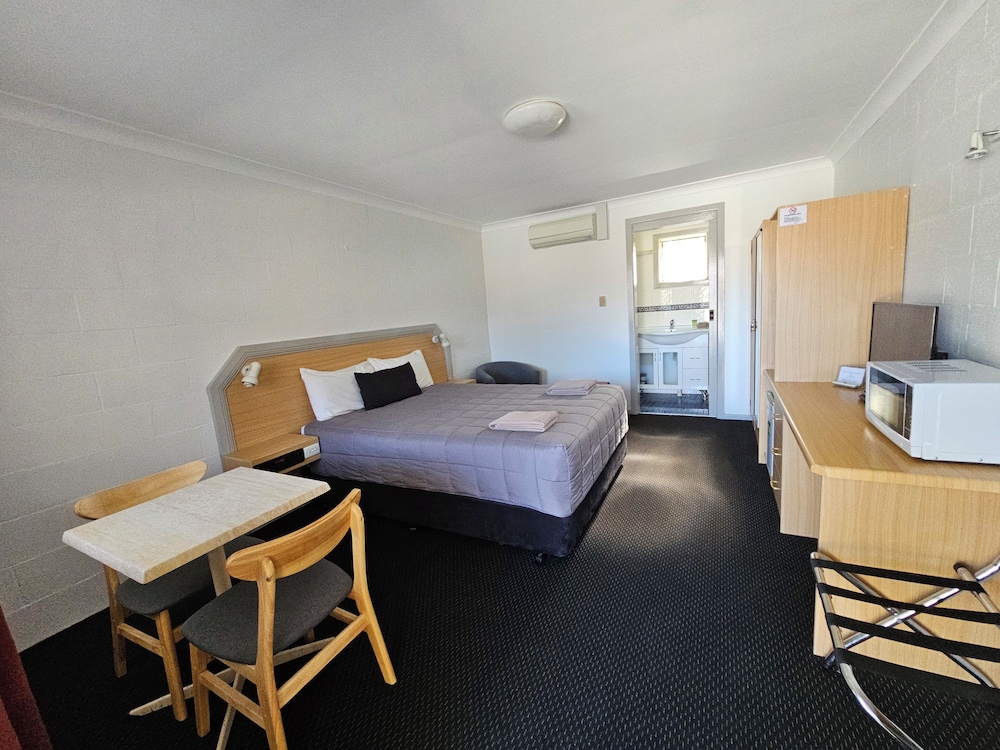 BELLVIEW MOTEL 28/55