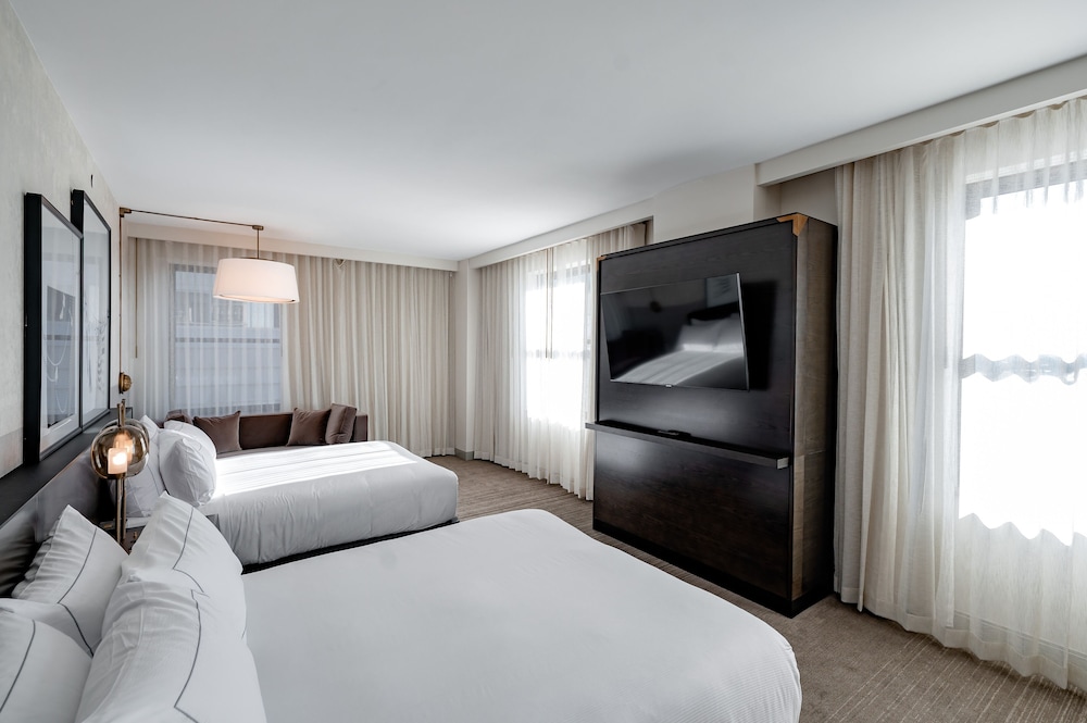 Hotel Fort Des Moines, Curio Collection by Hilton 22/81