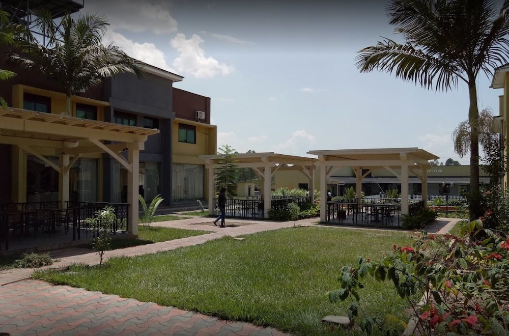 Courtyard International Hotel 38/40