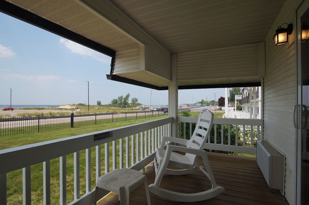 Snyder Apos S Shoreline Inn 46/73