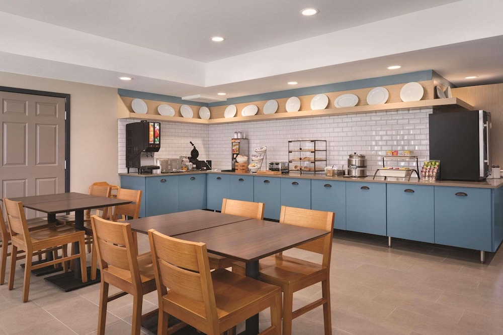 Country Inn & Suites by Radisson, Detroit Lakes 14/21