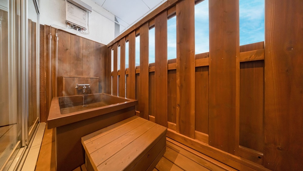 WESTERN, STANDARD, CITY OR NIGHT VIEW, OUTDOOR BATH