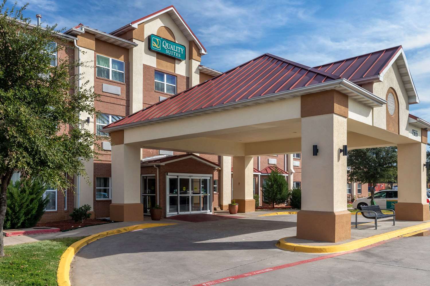 Quality Suites Addison-Dallas 41/42
