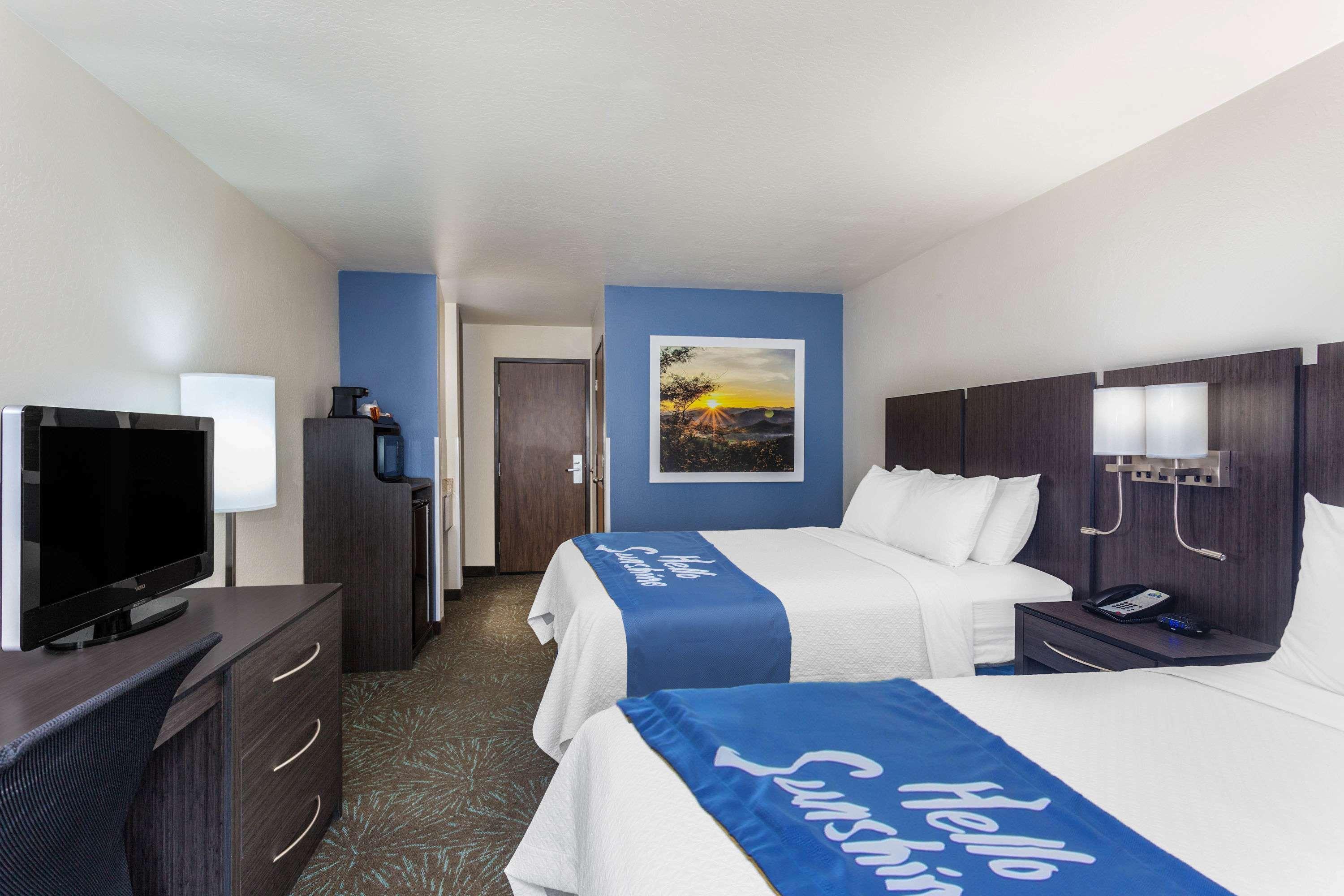 Room, 2 Queen Beds, Pet Friendly