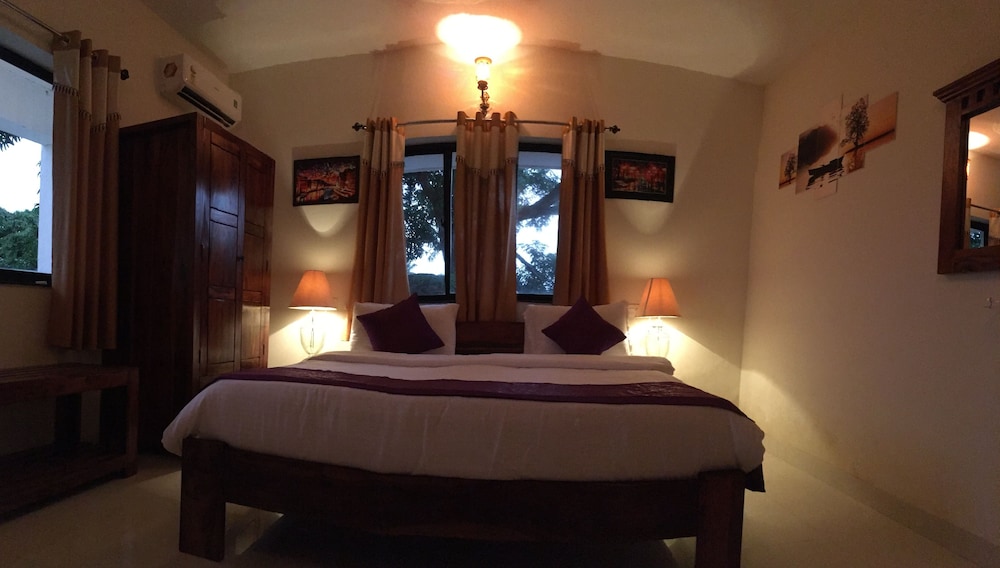 Monarch Suites 11/40