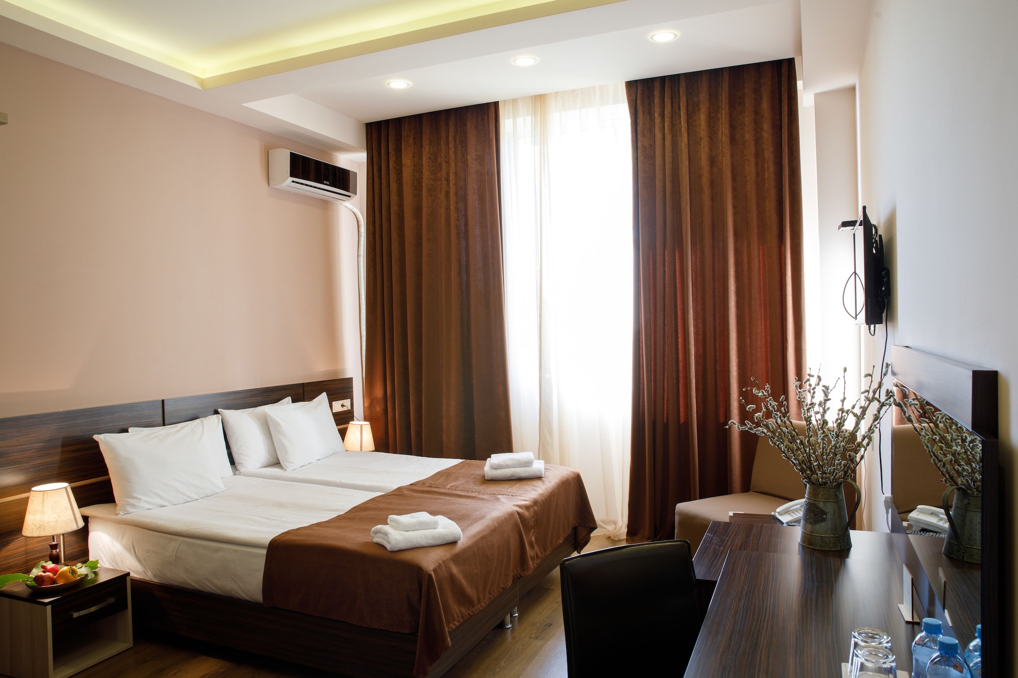 1 BEDROOM, STANDARD, DOUBLE BED, RIVER VIEW, BALCONY