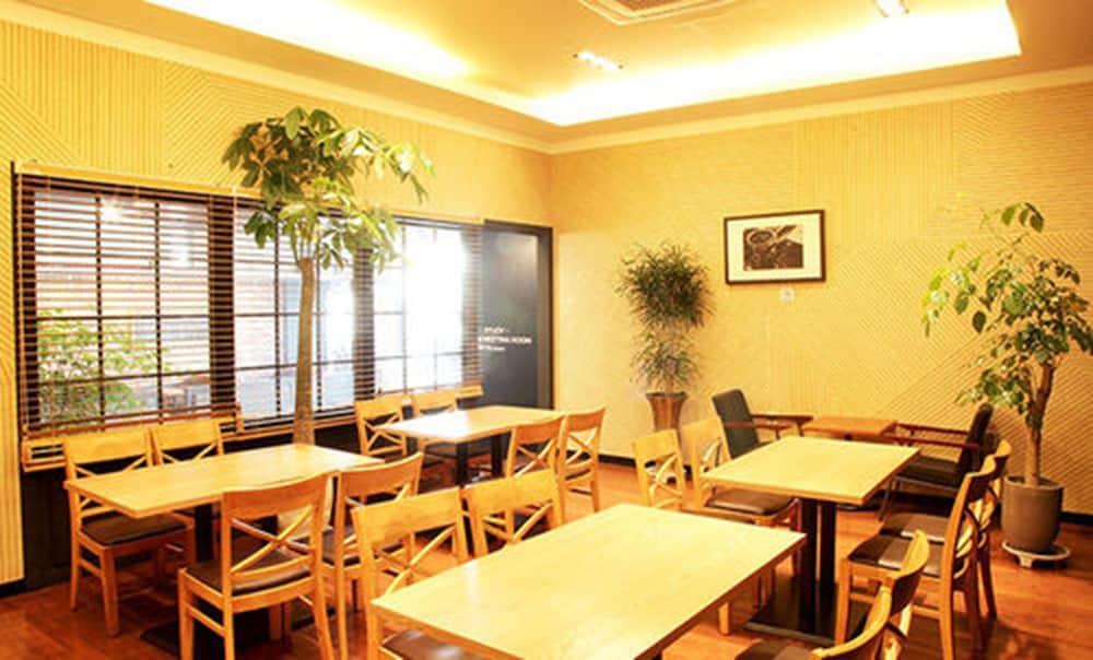Sunshine Hotel 42/54