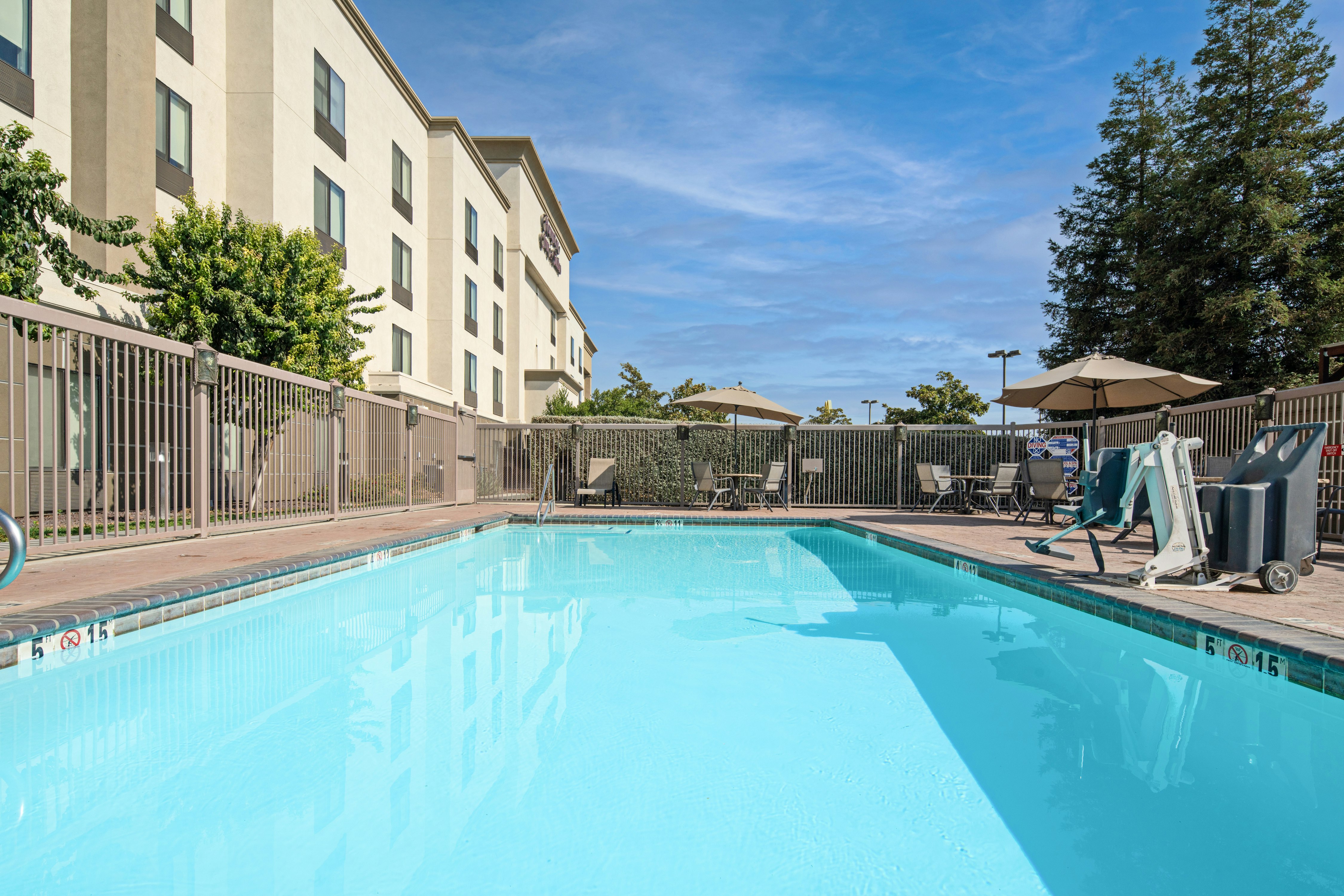 Hampton Inn and Suites-Bakersfield/Hwy 58, CA 27/51