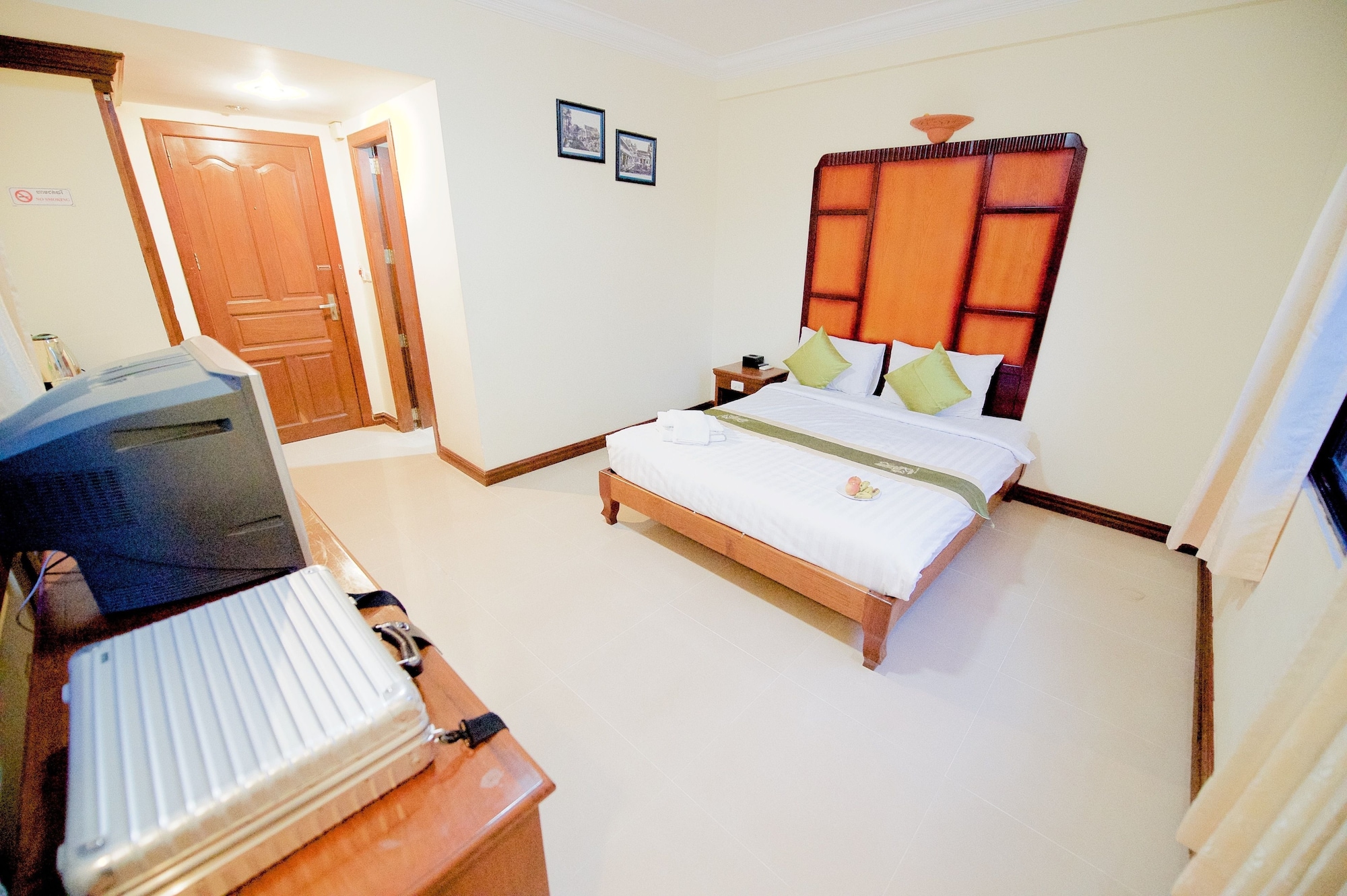 DELUXE, DOUBLE BED