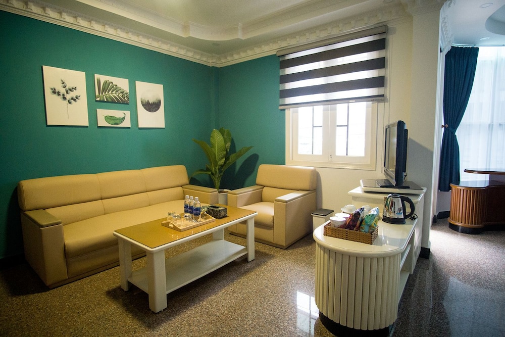 Cuu Kim Son Hotel 33/43
