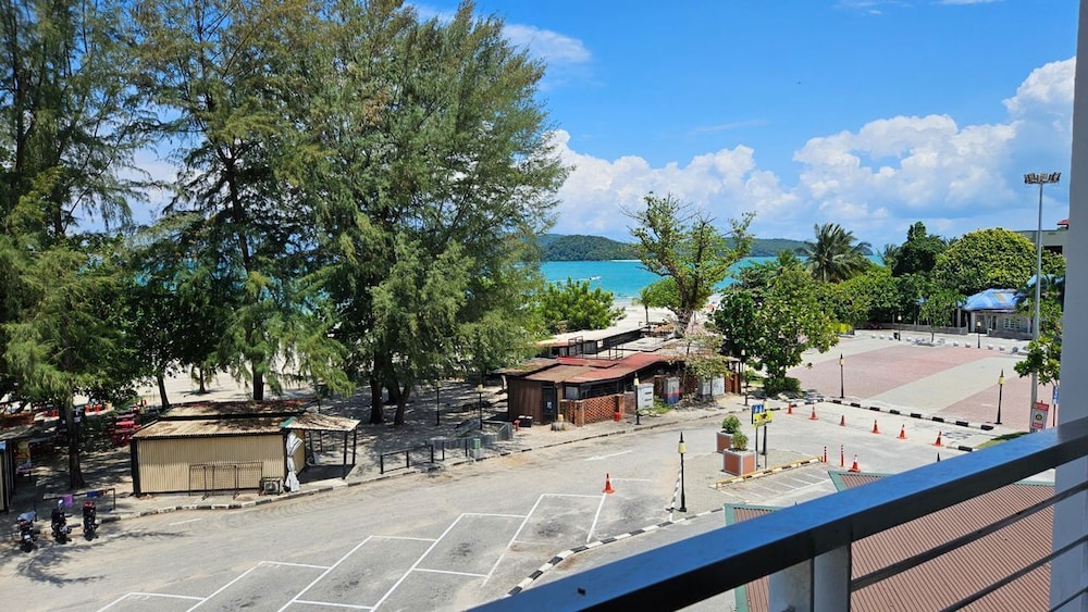 Cenang Plaza Beach Hotel 39/50