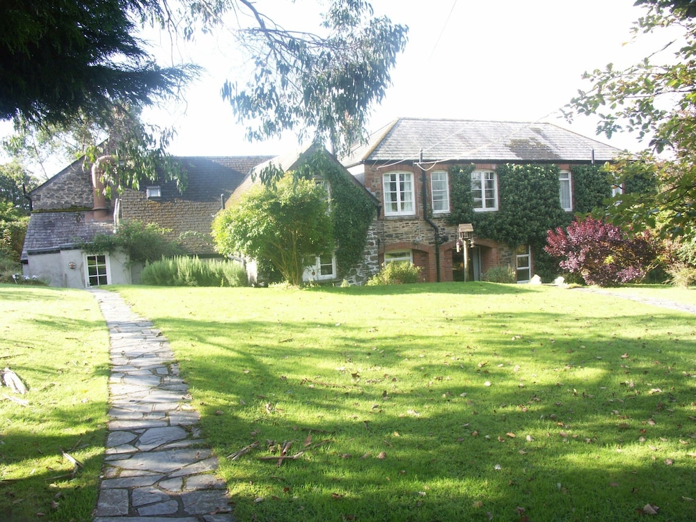 Collaven Manor Hotel 76/78