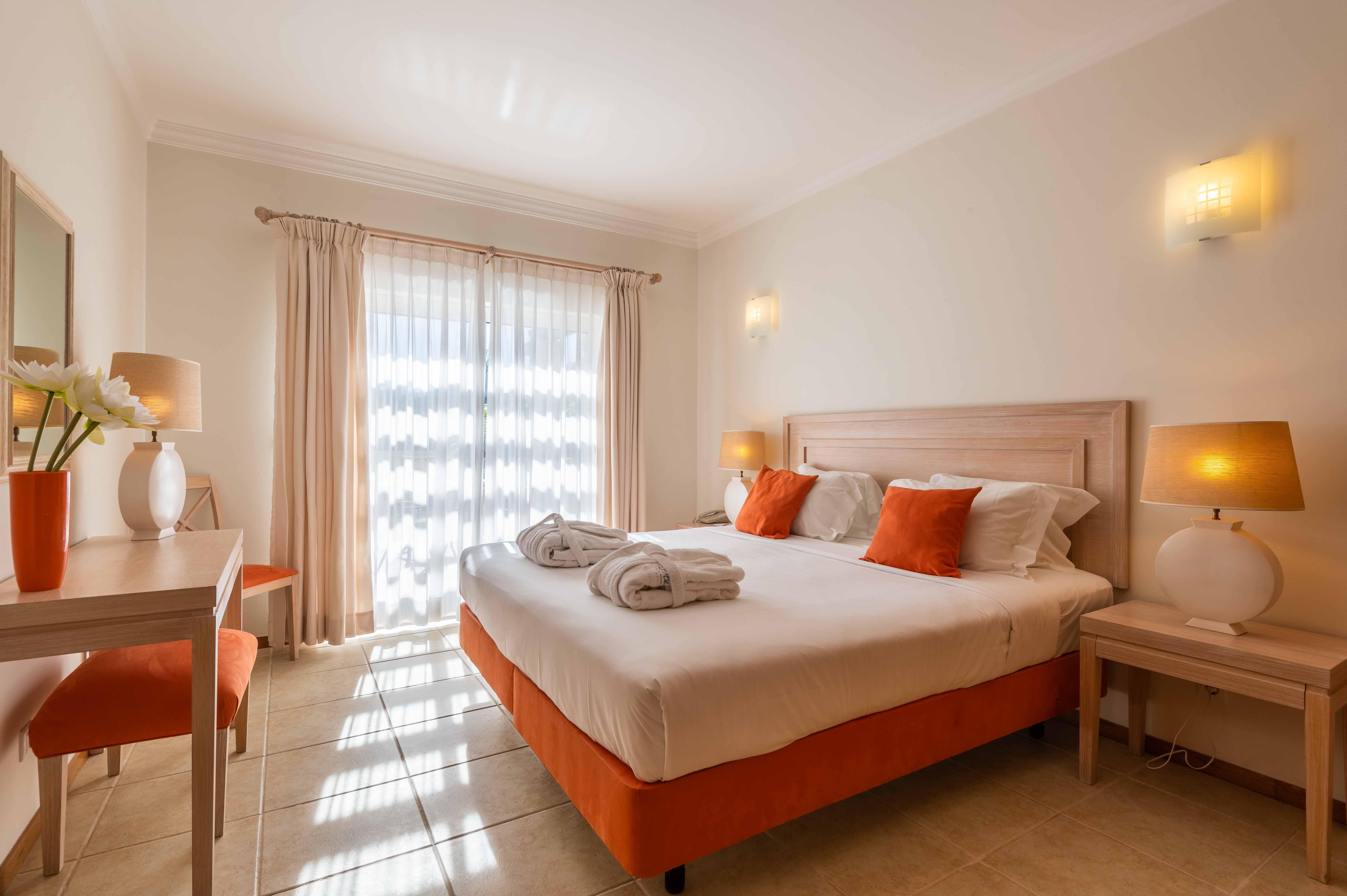 2 Bedrooms, Apartment, Garden View, Balcony or Terrace