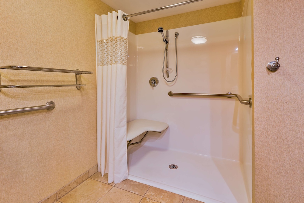 Hampton Inn Hendersonville 10/55
