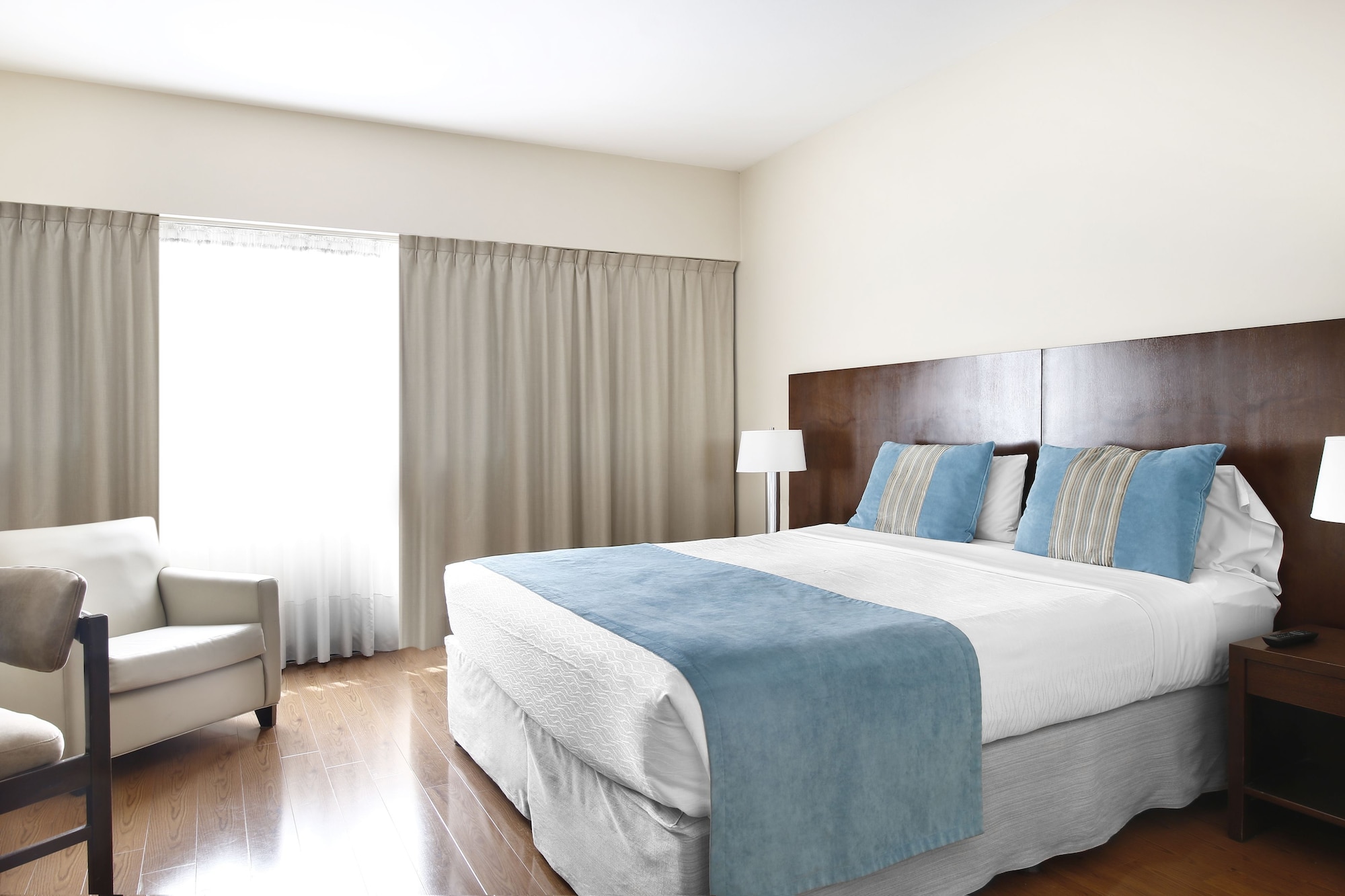 EXECUTIVE, SUITE