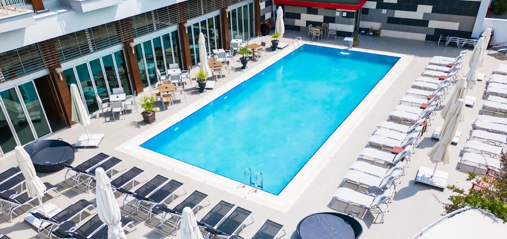 Lova Hotel Spa 43/50