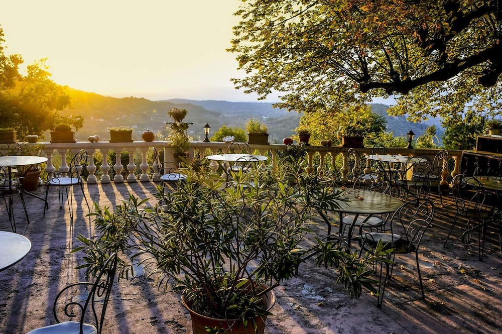 Hotel La Bellaudiere 32/37