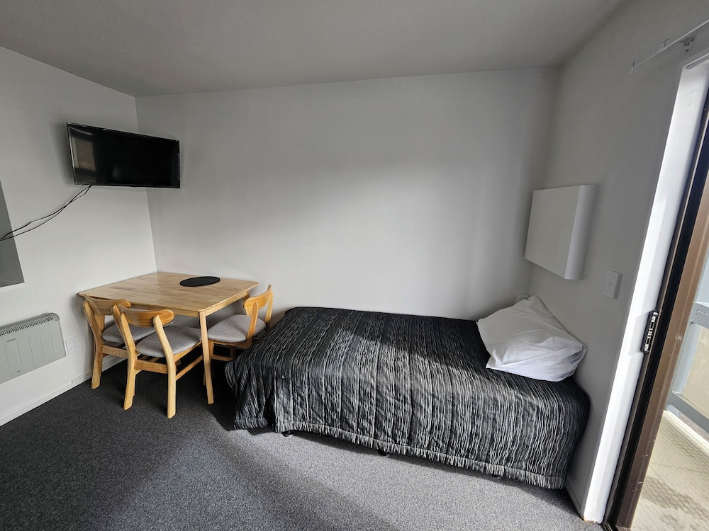 88 Wallace Court Motel 16/36