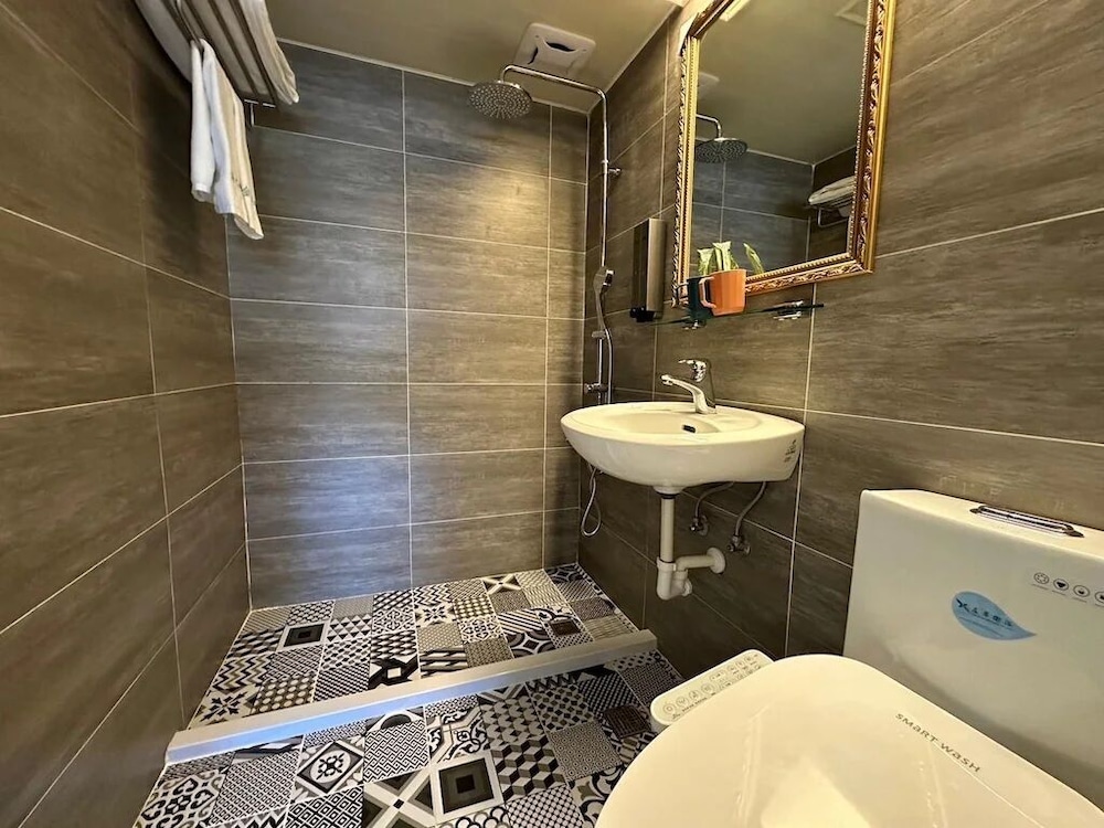Jinhwa Hotel 43/47