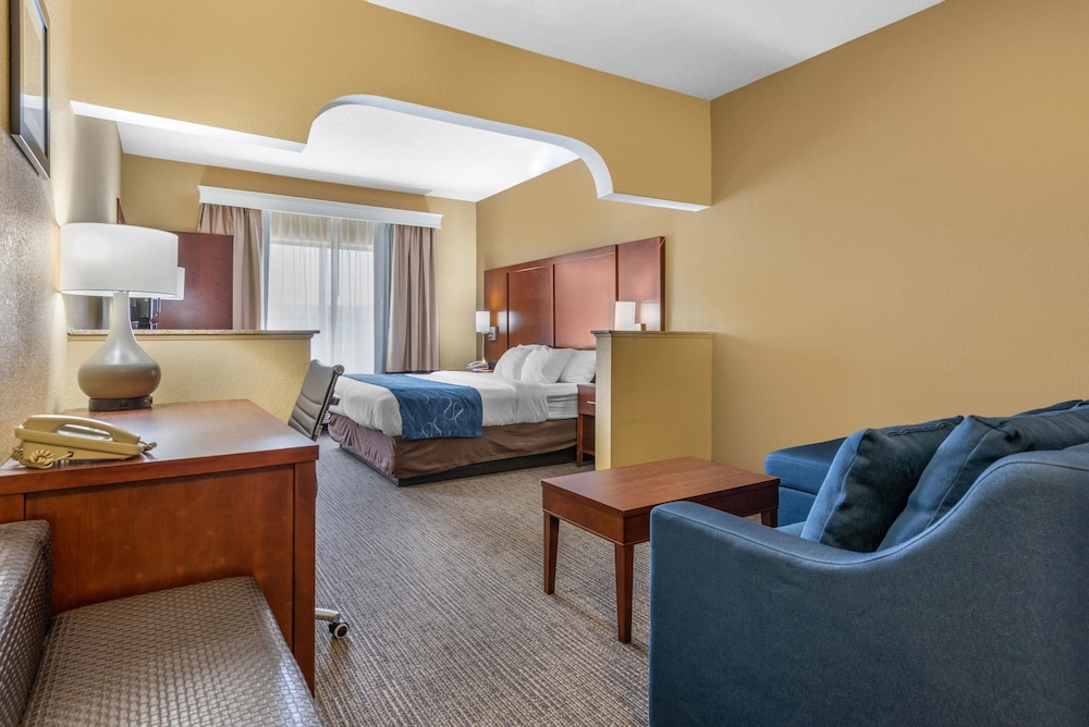 Comfort Suites Findlay I-75 near Sports Complex 22/31