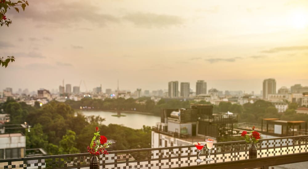 Aurora Premium Hotel and Spa (ex Delicacy Central Hotel and Spa) 43/48