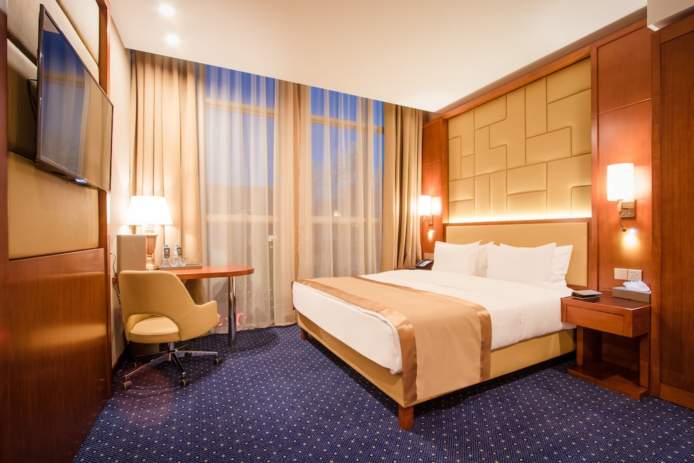 Standard King Room: